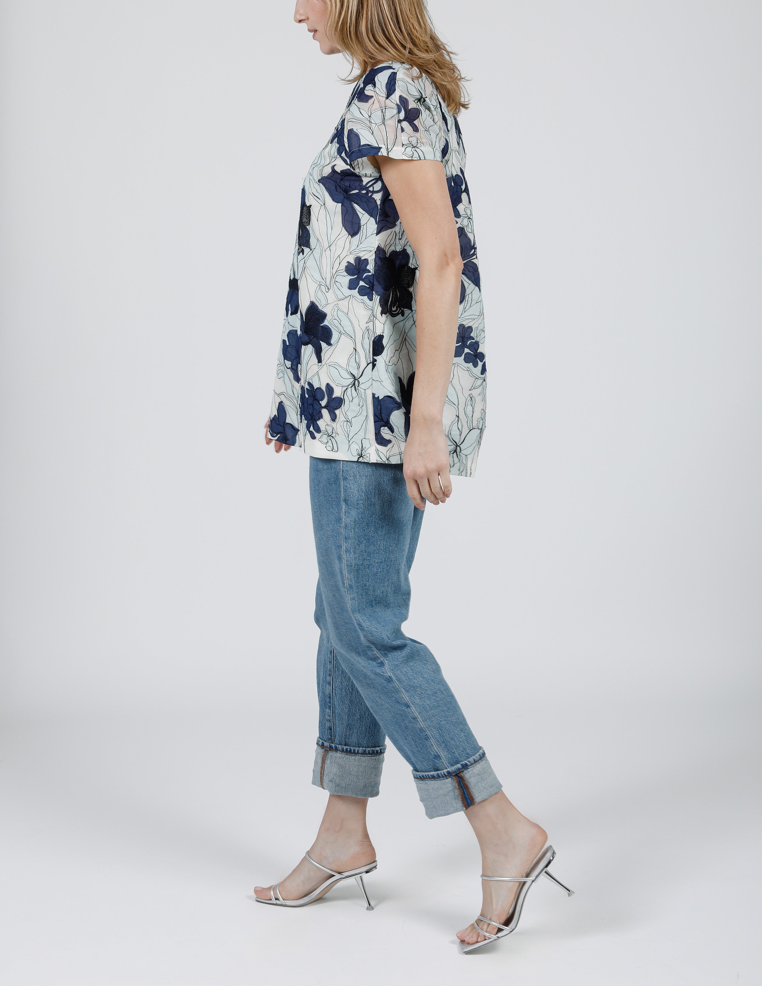 LAYERED FLORAL ORGNAZA TOP